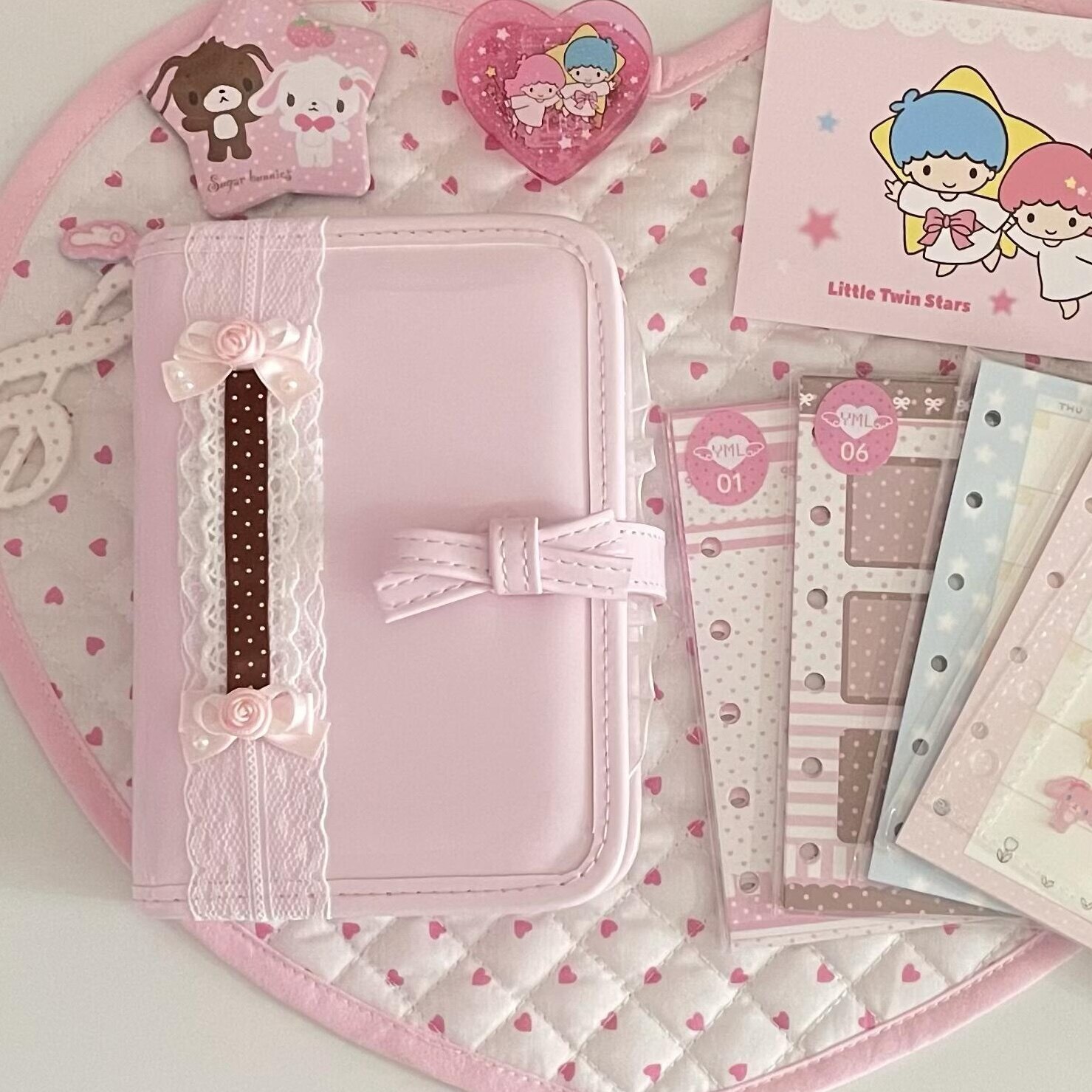 Leather Work Notebook - สมุดบันทึกปกหนัง A7 พร้อมโบว์สีชมพู สไตล์อินส์สุดคุ้มค่า สมุดบันทึกจัดตารางงานลายหัวใจสไตล์สาวหวาน อุปกรณ์เครื่องเขียน