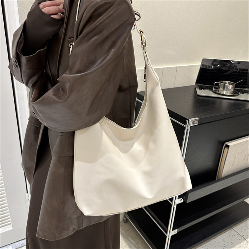 กระเป๋าหนังสีดำทรงเพรียวบาง สะ - Leather Work Outfit บทวิจารณ์และราคา